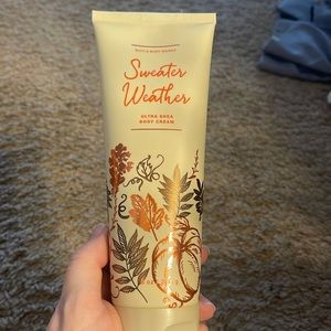 Bath and body works lotion never used! Just been taking up space in my bathroom
